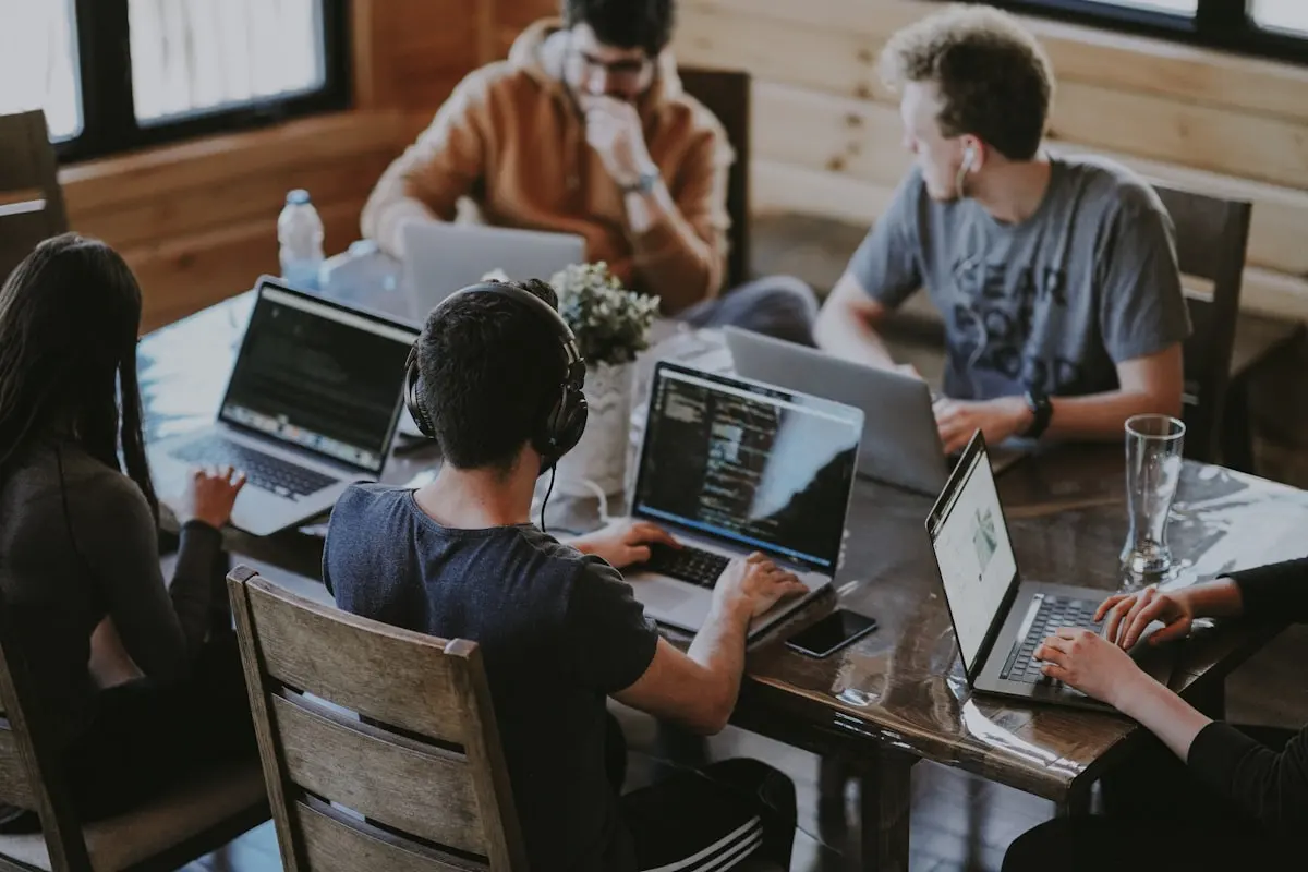Екипът на webblify по време на работа